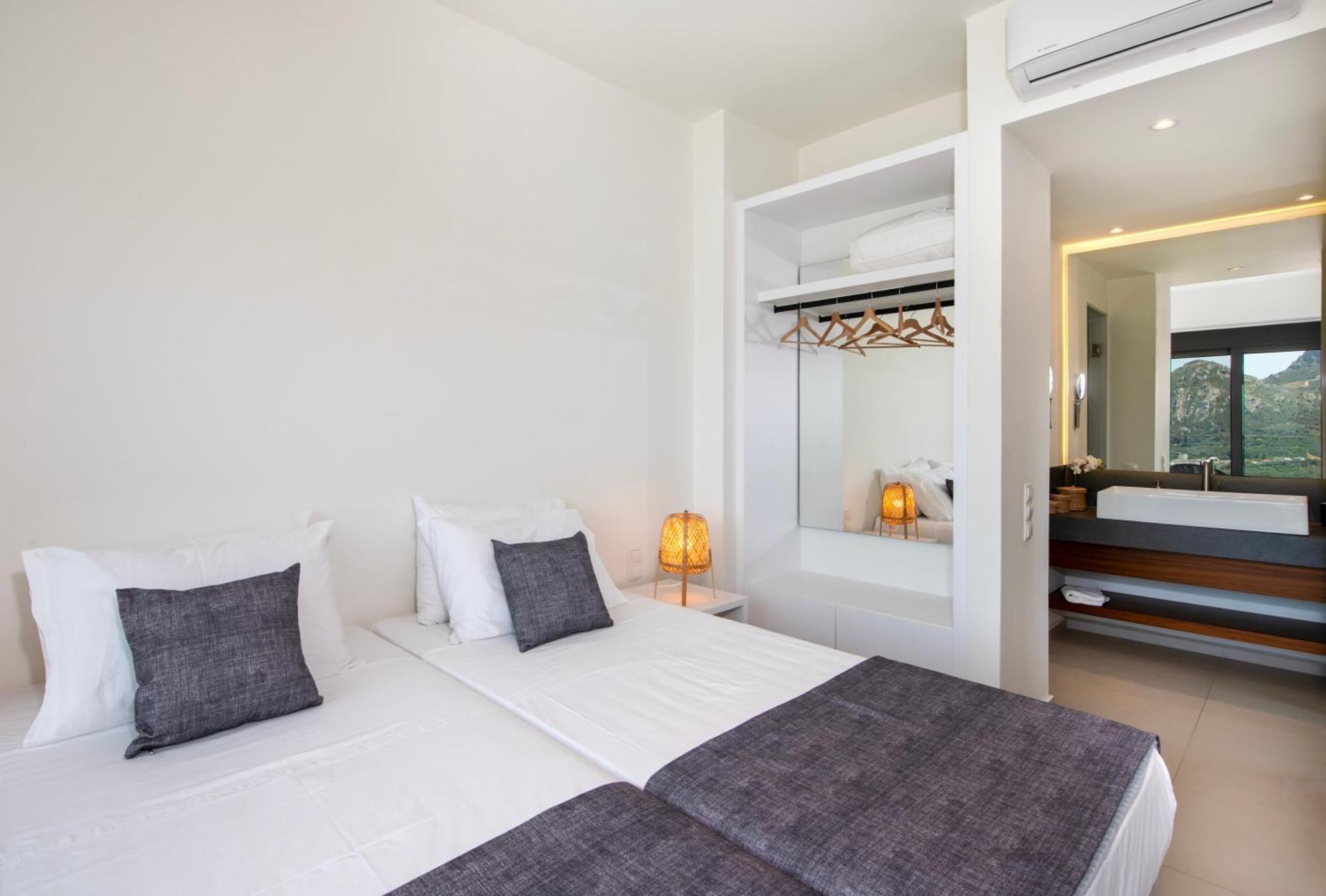 Porti Villas Aphrodite Asomatoi ภายนอก รูปภาพ